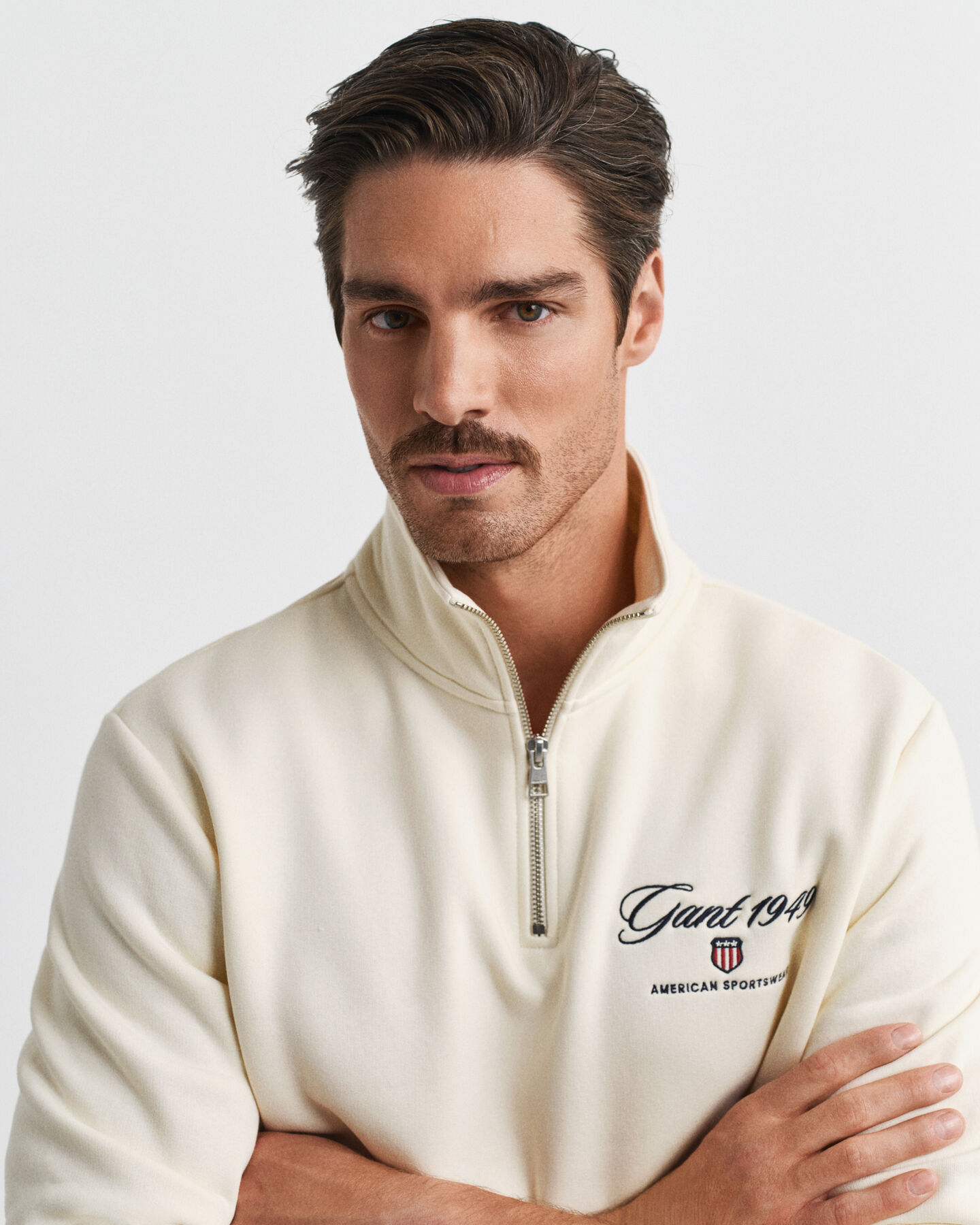 1949 Graphic Sweatshirt mit Rei&szlig;verschlusskragen