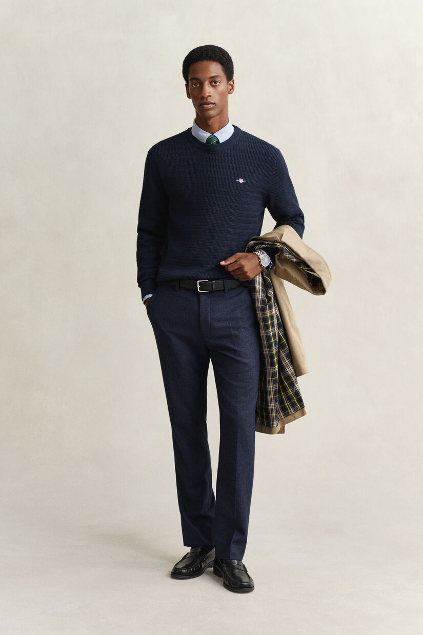 Rundhalspullover mit Mini-Zopfmuster