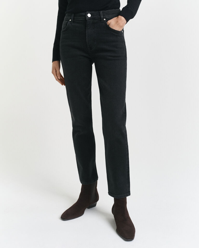 Verk&uuml;rzte Slim Fit Jeans in Schwarz