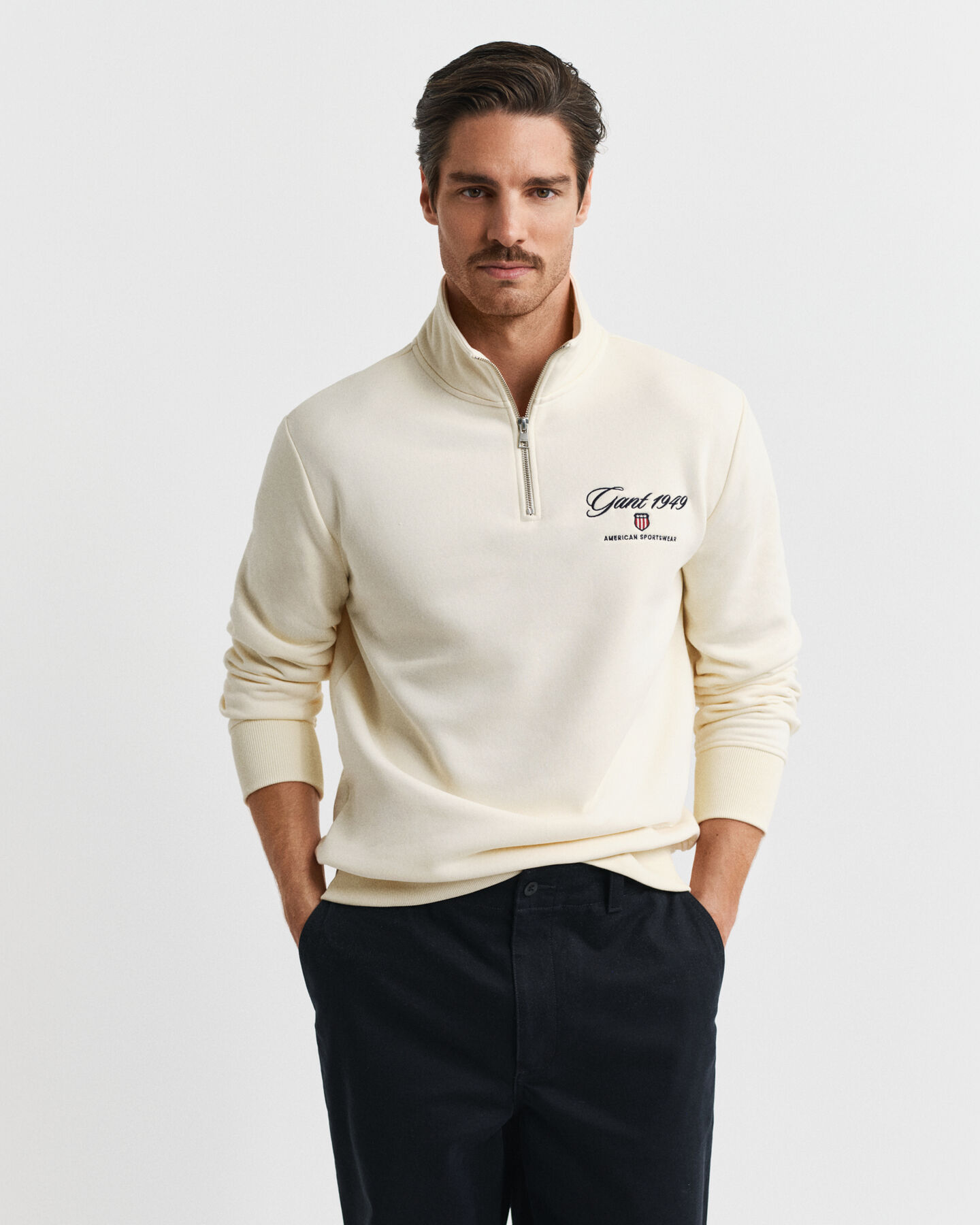 1949 Graphic Sweatshirt mit Rei&szlig;verschlusskragen