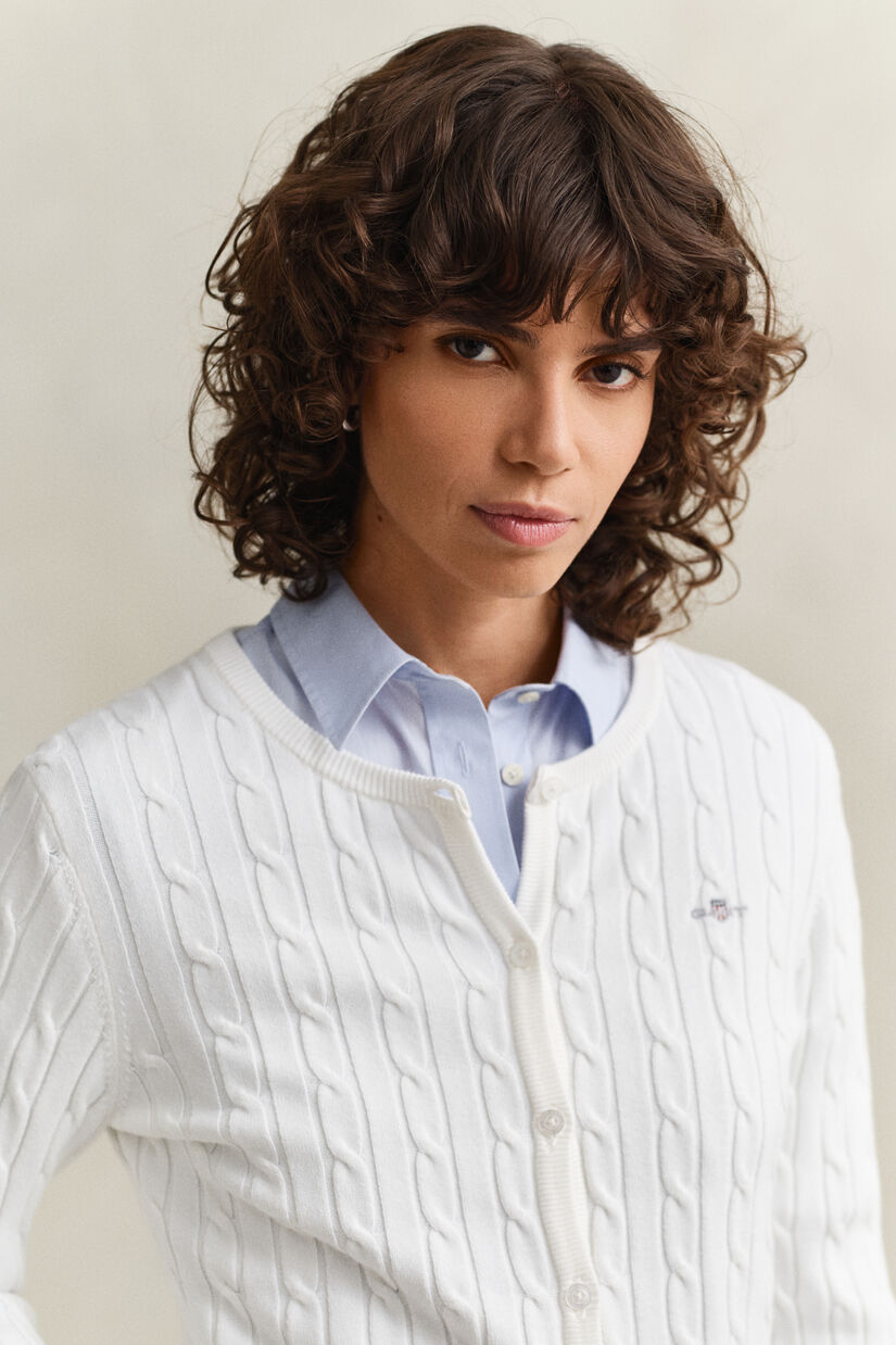 Strickjacke mit Zopfmuster