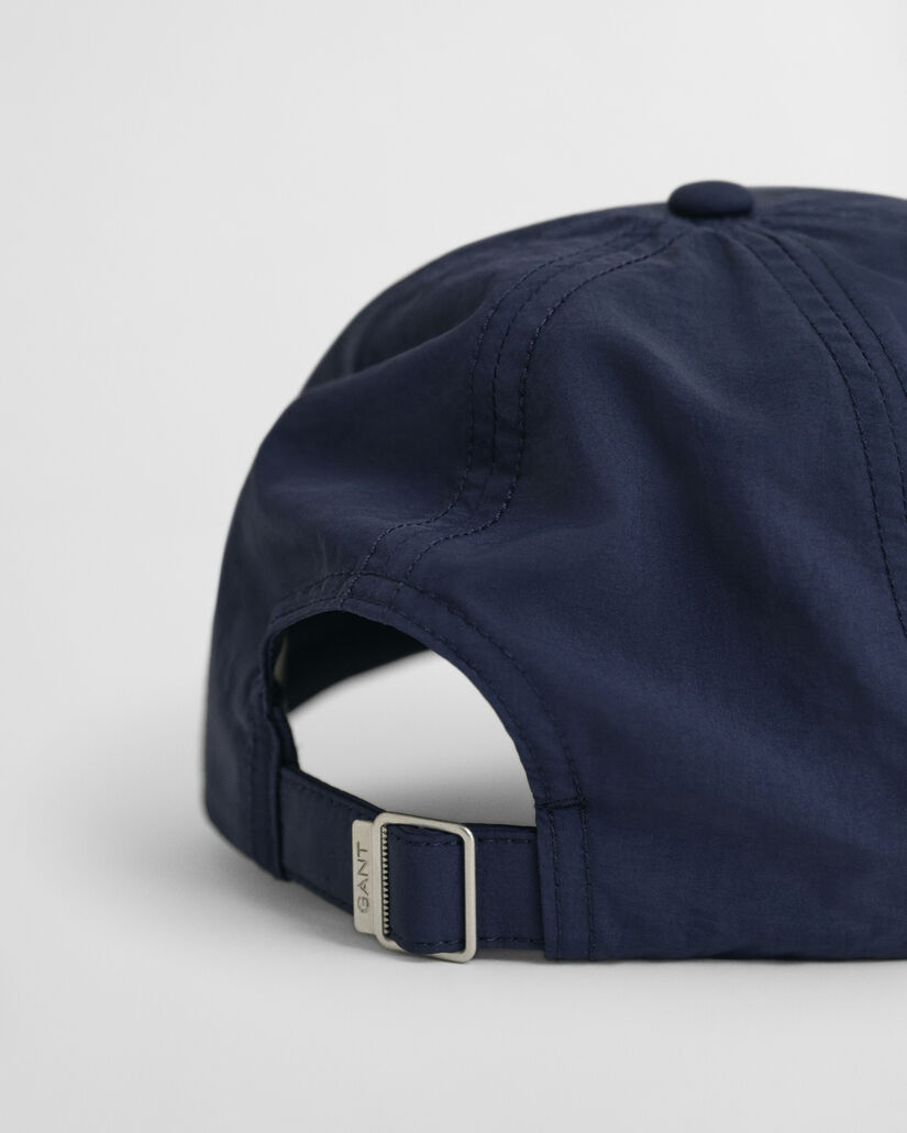 Cap in Crinkle-Optik mit kleiner Grafik