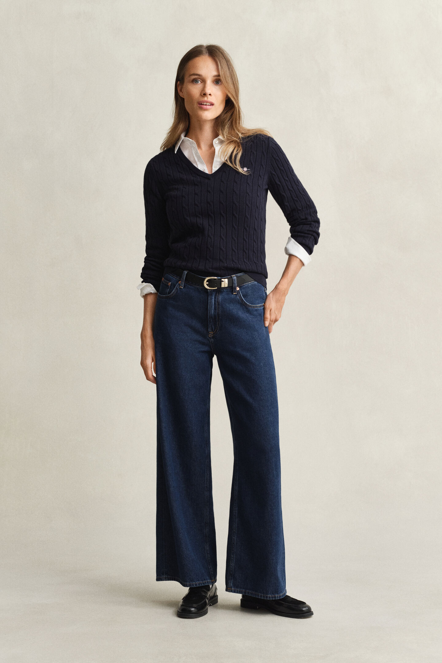 V-Neck Pullover mit Zopfmuster