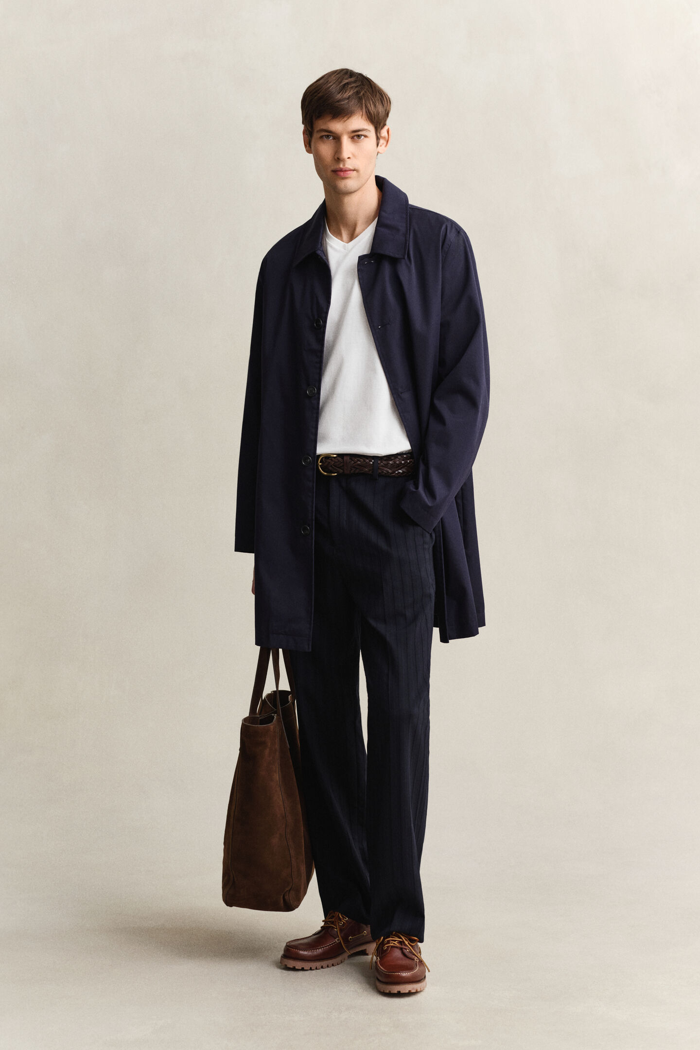 Slim Fit Shield T-Shirt mit V-Ausschnitt