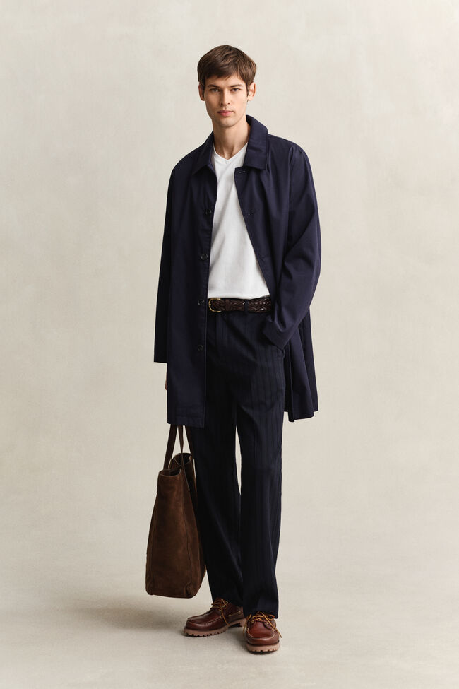 Slim Fit Shield T-Shirt mit V-Ausschnitt